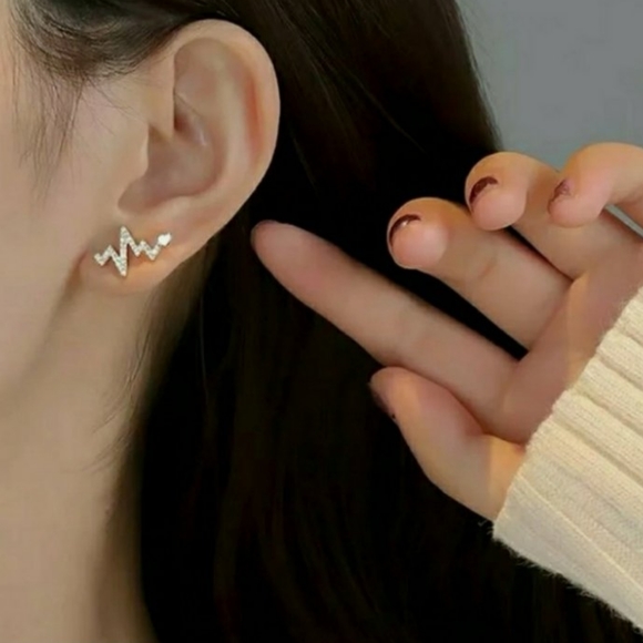 New Heart ECG Gold Earrings - Picture 5 of 5